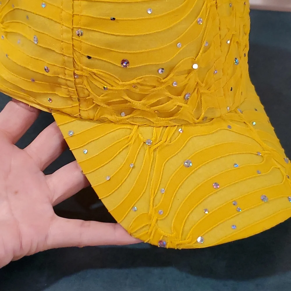 Yellow textured baseball cap with silver metallic dots ponyrail opening - Picture 7 of 9